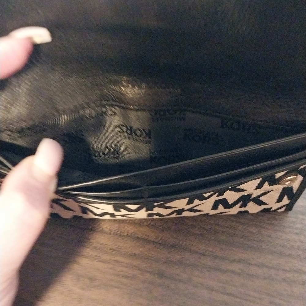Michael Kors Wallet - Picture 5 of 6